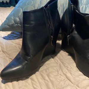 Leather upper wedge heel boots with side zipper